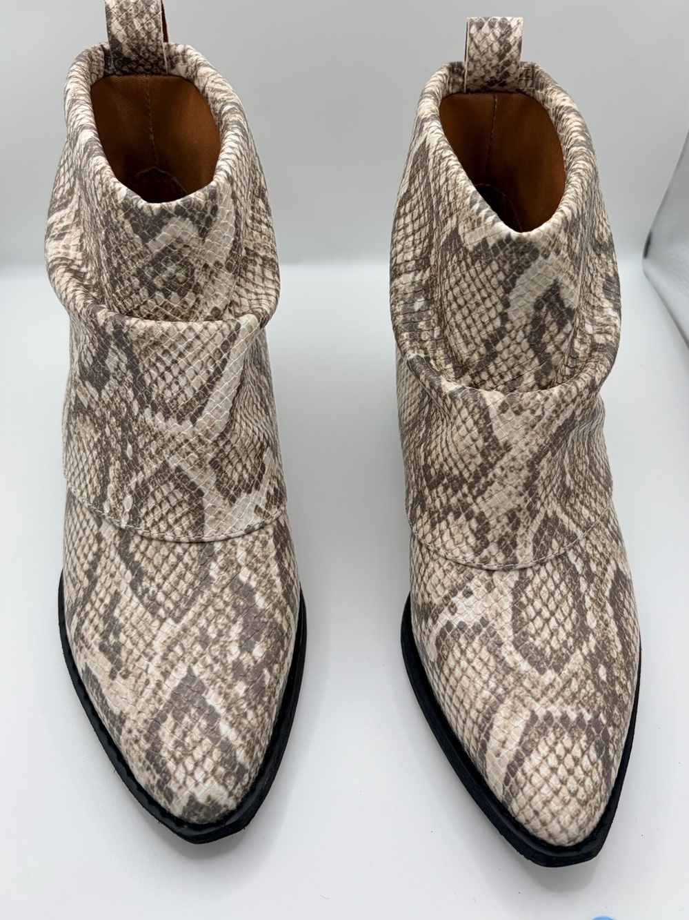 NIB Zodiac Malina Snakeskin Foldover Ankle Booties Pointed Toe Western Black 6